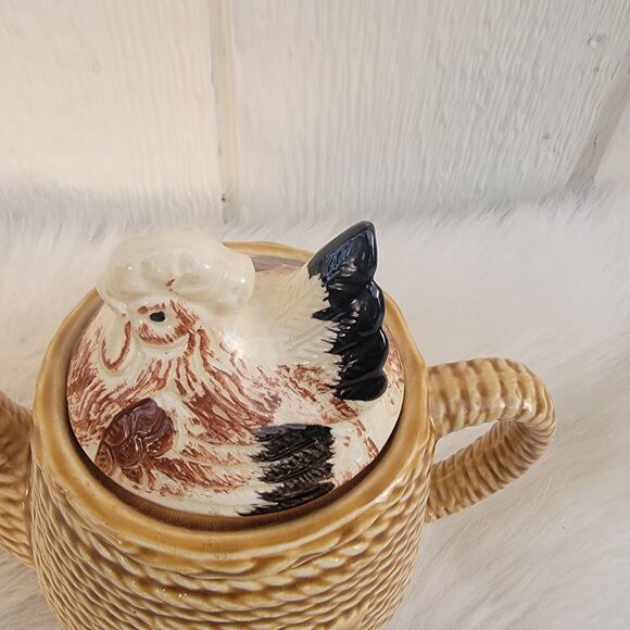 Vintage Ressini Chicken Teapot made in Japan Basket Weave - Picture 3 of 8